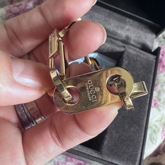 Authentic gucci gold bracelet watch - Picture 5 of 7